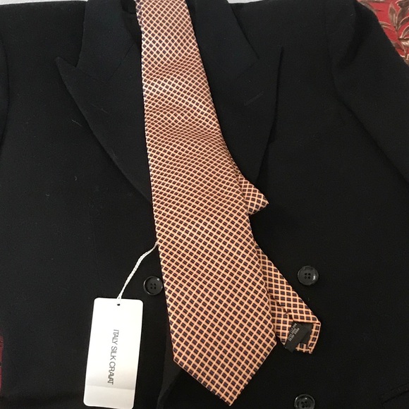 GIFTABLE🎁DOLCE & GABBENA SILK CREVAT (TIE) NEW IN BOX WITH TAGS RETAIL $700. - Picture 6 of 16